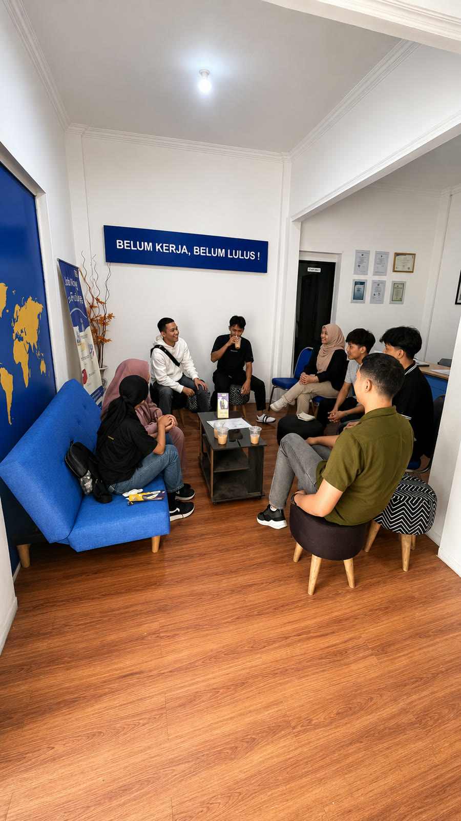 Diskusi kelompok hangat saat Open House TLC Surakarta